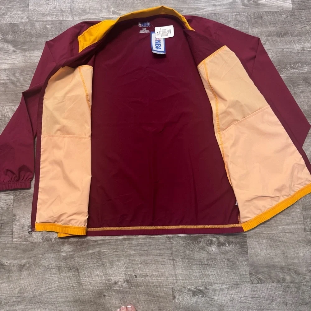 NWT Cleveland Cavaliers NBA Windjacket Lightweight Full Zip Mens Sz. L